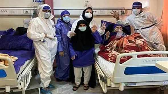 عکس2 خواهر مسن مینابی که کرونا را شکست دادند 