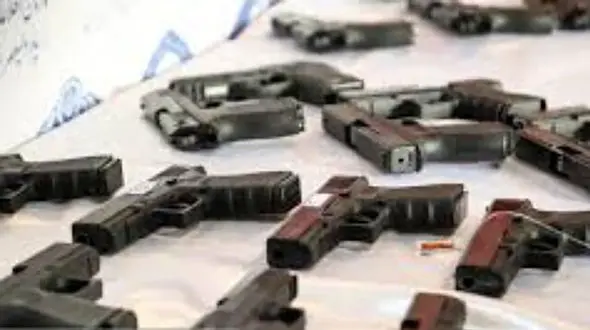 بازداشت 17 مرد مسلح با 63 اسلحه جنگی و شکاری در هرمزگان