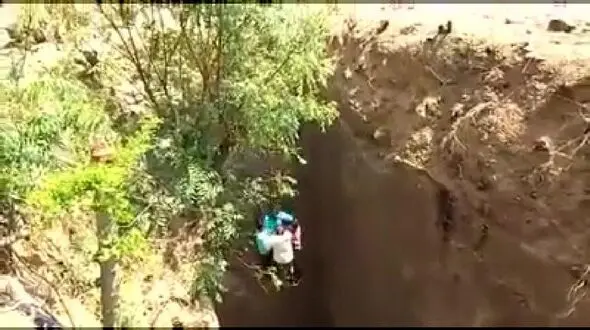 سقوط کارگران از بالابر + فیلم