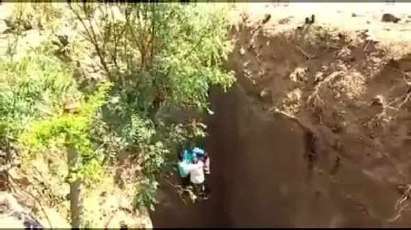 سقوط کارگران از بالابر + فیلم