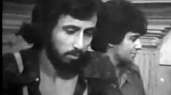 «فرزان دلجو، شب پره و ابراهیم حامدی» در نمایی از فیلم بوی گندم؛ سال 57