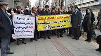 تجمع اعتراضی بازنشستگان فرهنگی ۱۴۰۲ در مقابل وزارت آموزش و پرورش به خاطر پاداش پایان خدمت معوقه + فیلم