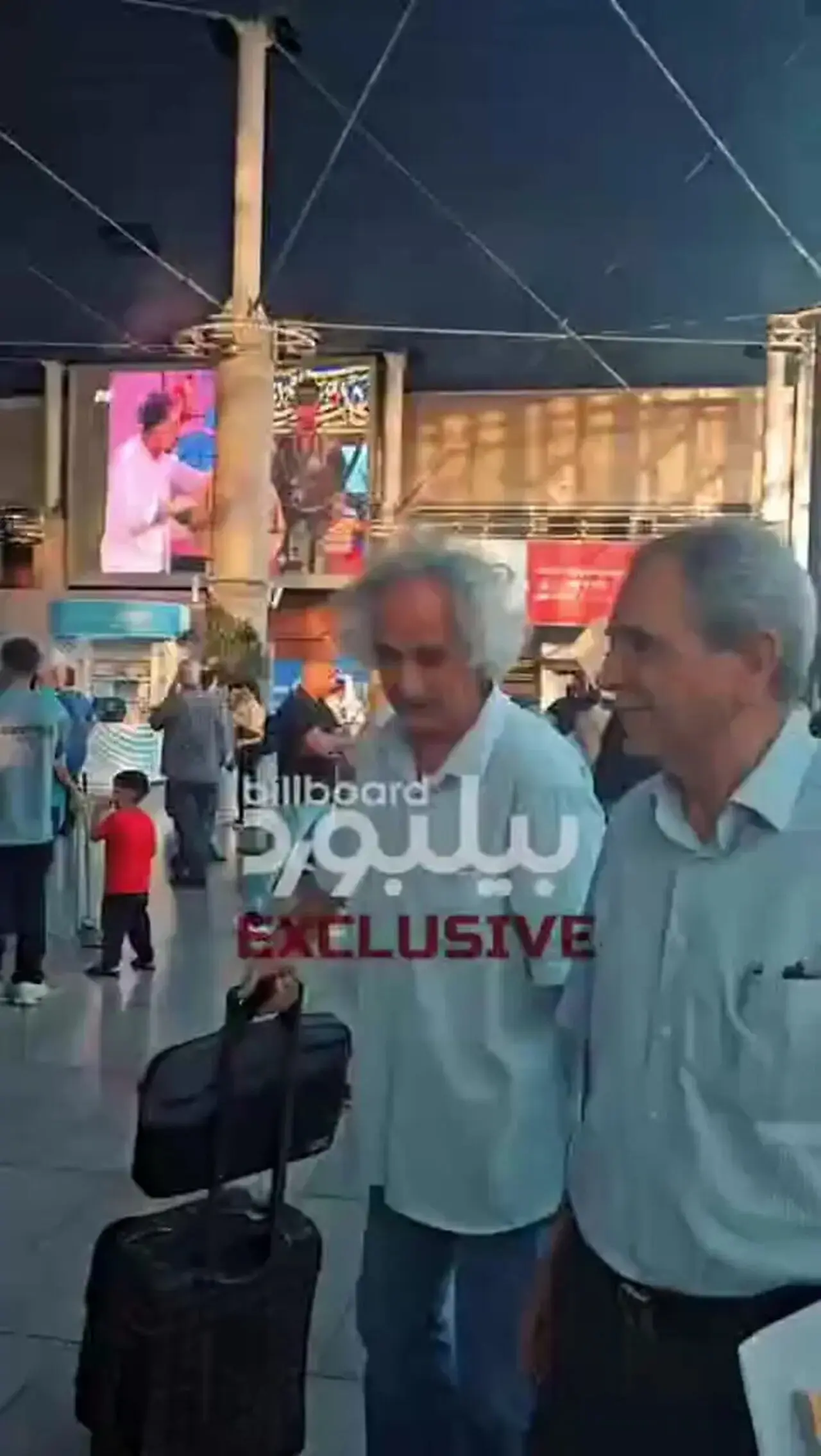تصاویر جنجالی ورود محسن نامجو به فرودگاه تهران