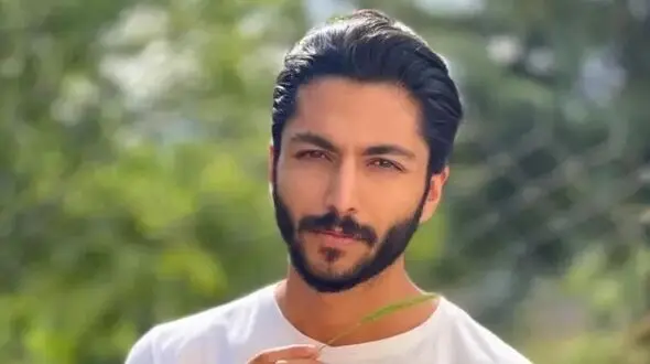 تغییر چهره متفاوت و جذاب کیسان دیباج؛ آقای بازیگر را بدون ریش ببینید!+عکس