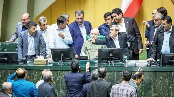 تصویری از شام آخر ایرانی در مجلس / روح داوینچی در این عکس ظهور کرد!