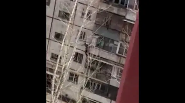 فیلم وحشتناک سقوط مرد ماجراجو از فراز یک برج + فیلم