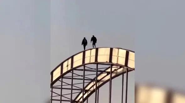 سقوط هولناک جوان اهوازی در رودخانه کارون / سرنوشت او همچنان نامعلوم است