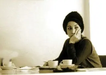 فیلم/ شعر بهترین شاعر ادبیات معاصر با صدای گرم فروغ فرخزاد: ای تکیه گاه و پناه زیباترین لحظه های پرعصمت و پر شکوه تنهایی و خلوت من...