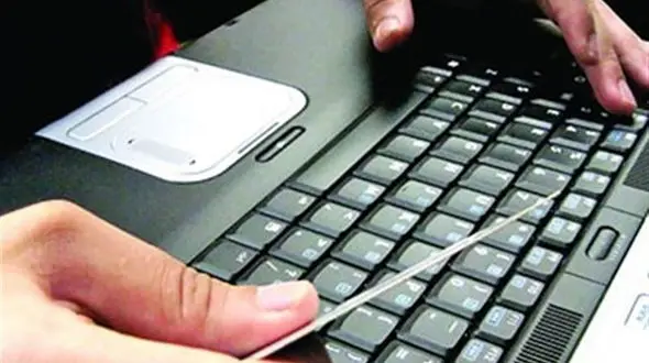 این مرد دستی دستی حسابش را خالی کرد / ۷۴۰میلیون ناگهان پرید