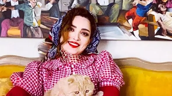 فیلم/نگاهی به جشن تولد شاهانه 6 سالگی آوینا و آنیتا، دوقلوهای دوست داشتی بهنوش طباطبایی در سریال «سووشون» با خلاقیت تحسین برانگیز اوستا قناد تهرانی با تم پرنسسی