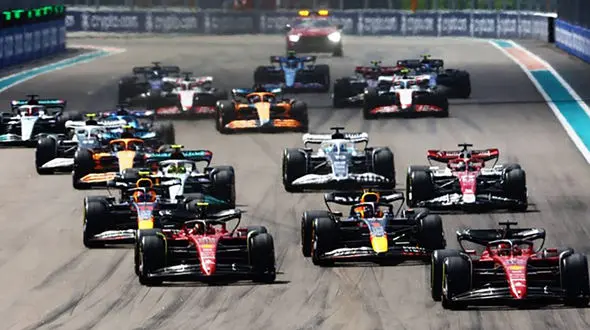 سیل، فرمول یک ایتالیا را لغو کرد/ جابه جایی با قایق در شهر! + تصاویر