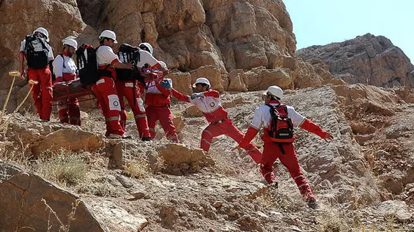۱۹ ساعت تلاش برای نجات ۳ کوهنورد گرفتار در ارتفاعات امروله صحنه کرمانشاه