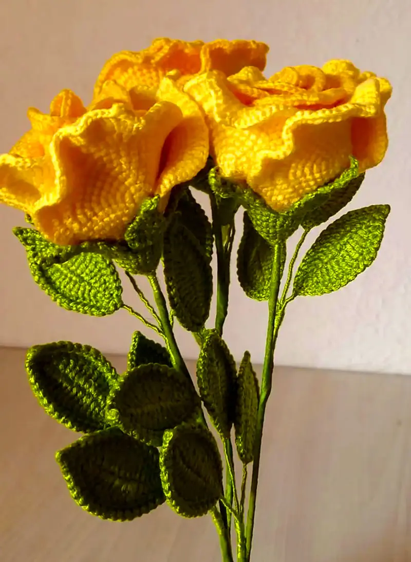 دسته گل تزئینی بافتنی