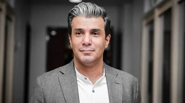 فیلم / آریا عظیمی نژاد: رفتم دکتر و گفت 10 سال دیگه ناشنوا میشم و شدم و 10 سال کَر مطلق بودم/ رامبد جوان باور نمی‌کرد !