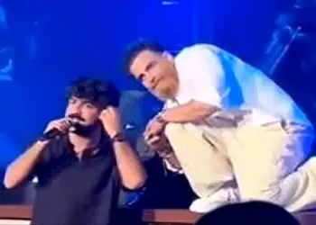 آواز احساسی؛ آهنگ خوندن عرفان طهماسبی وسط خوندن معین زد و تشویق هیجانی عجیب مردم