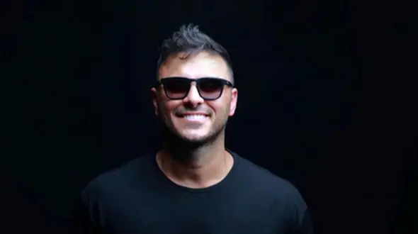 اولین عکس عاشقانه از دوست دختر آرمین 2AFM / ترس لغو مجوز آقای خواننده بعد از انتشار این عکس!