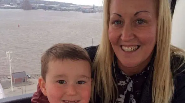 نامه تلخ یک کودک اوتیسمی به مادرش / مرا بسوزان + عکس 