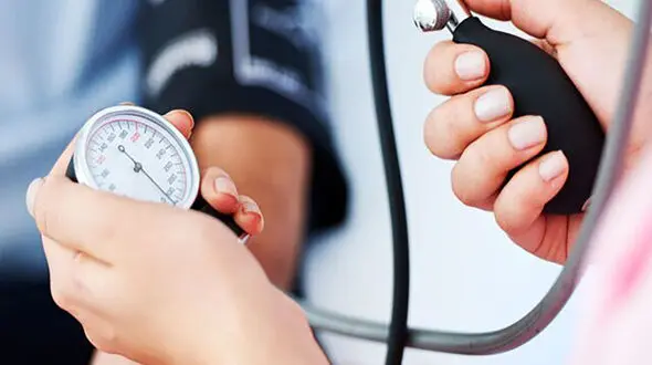 زنگ خطر برای قلب و مغز؛ علائم افزایش شدید فشار خون