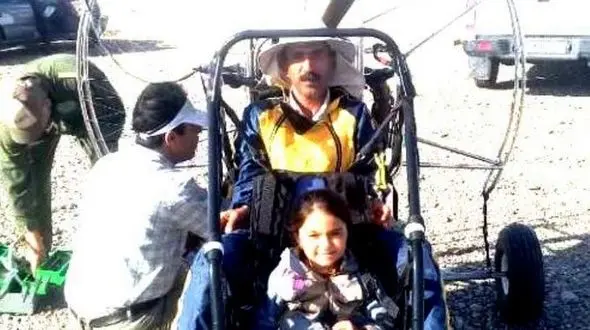 خلبان آموزشی جیرفتی با سیم های برق برخورد کرد +عکس