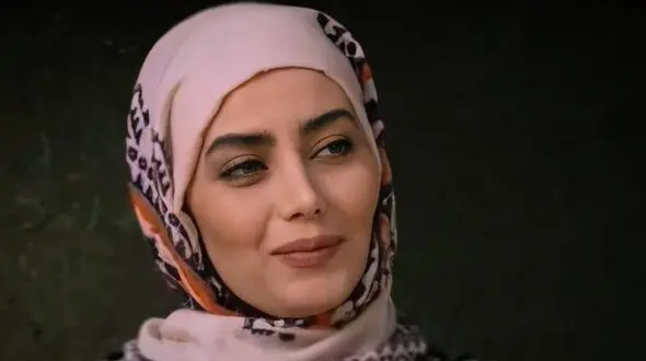 عکس/ لباس کردی زیبای هدیه بازوند، روژان سریال نون خ با دوردوزی طلایی و شیک/ اصیل و ایرانی پسند