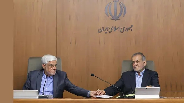 اولین جلسۀ هیئت دولت با حضور پزشکیان برگزار شد 