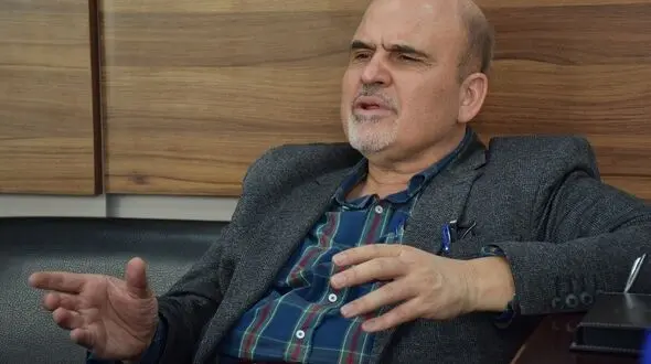 جلایی پور : تندروها در قم با لنگه کفش به علی لاریجانی حمله کردند! / این مملکت چقدر باید برای یک سری تندرو متوهم تاوان بدهد؟