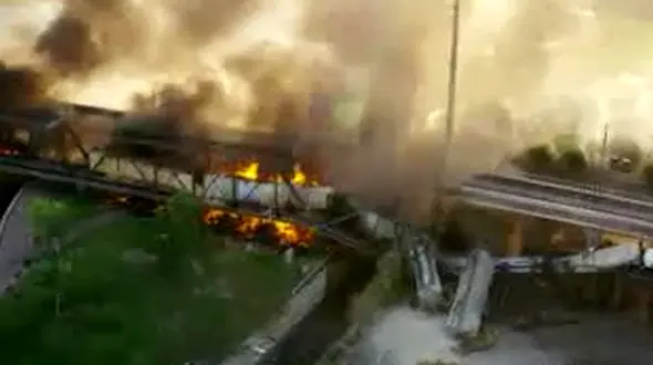 تصاویر هوایی از حادثه خروج قطار از ریل + فیلم