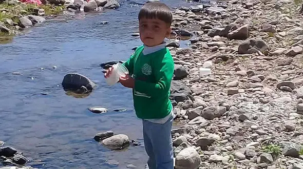 فیلم بازسازی صحنه قتل پسربچه بستان آبادی /  قاتل امیرعلی به صحنه بازگشت 