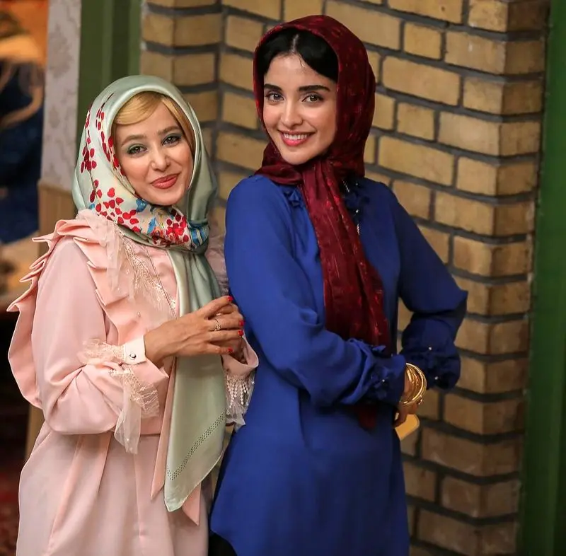 عکس داغ امروز | نگاهی به استایل دهه ۶۰ فیلم فسیل ؛ بهرام افشاری،الناز حبیبی؛هادی کاظمی،الهه حصاری و...