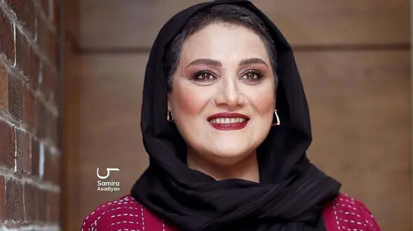 عکس ها/ نگاهی به استایل متفاوت شبنم مقدمی در جشن رونمایی از کتابش / از عینک خاص و لاکچری و تیپ سرتا پا آبی تا حلقه ساده ازدواجش با همسر جنتلمنش