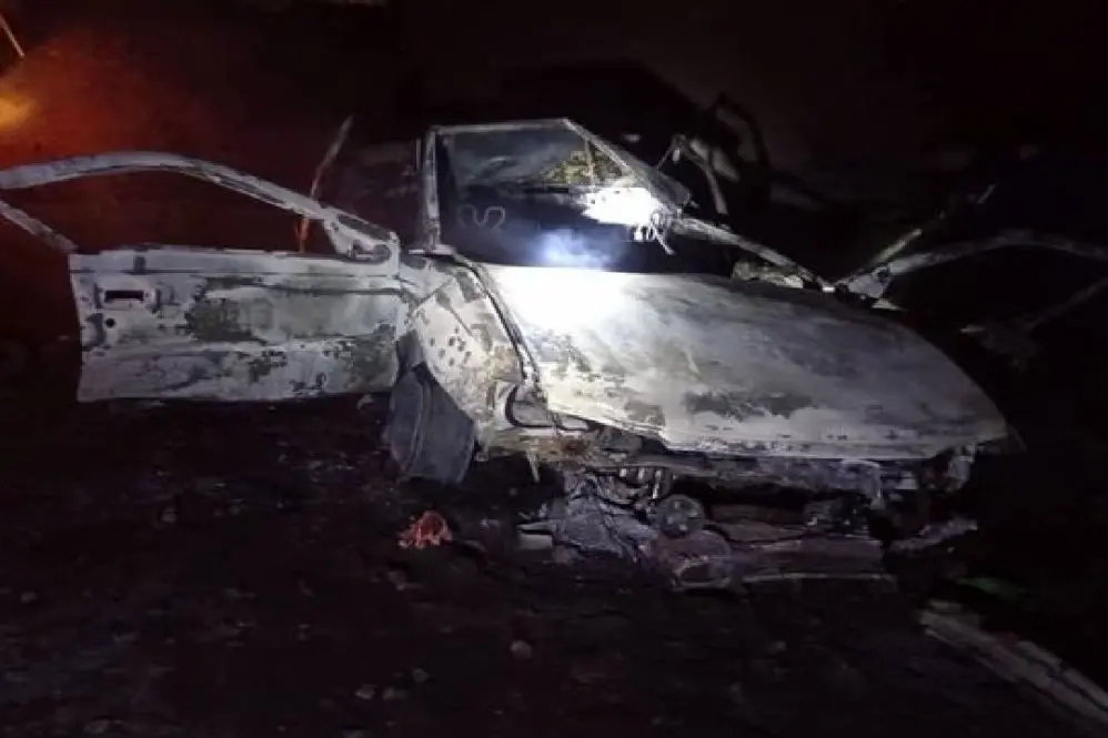 سرعت غیرمجاز و پایان تلخ؛ خودرو زیر کامیون مچاله شد