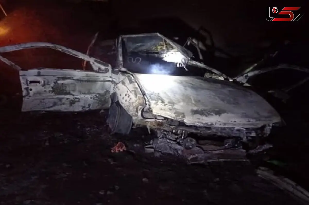 سرعت غیرمجاز و پایان تلخ؛ خودرو زیر کامیون مچاله شد + فیلم