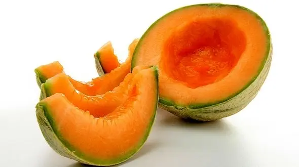 این دو میوه را با این میوه ها نخورید!