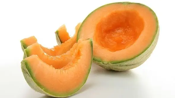 این دو میوه را با این میوه ها نخورید!