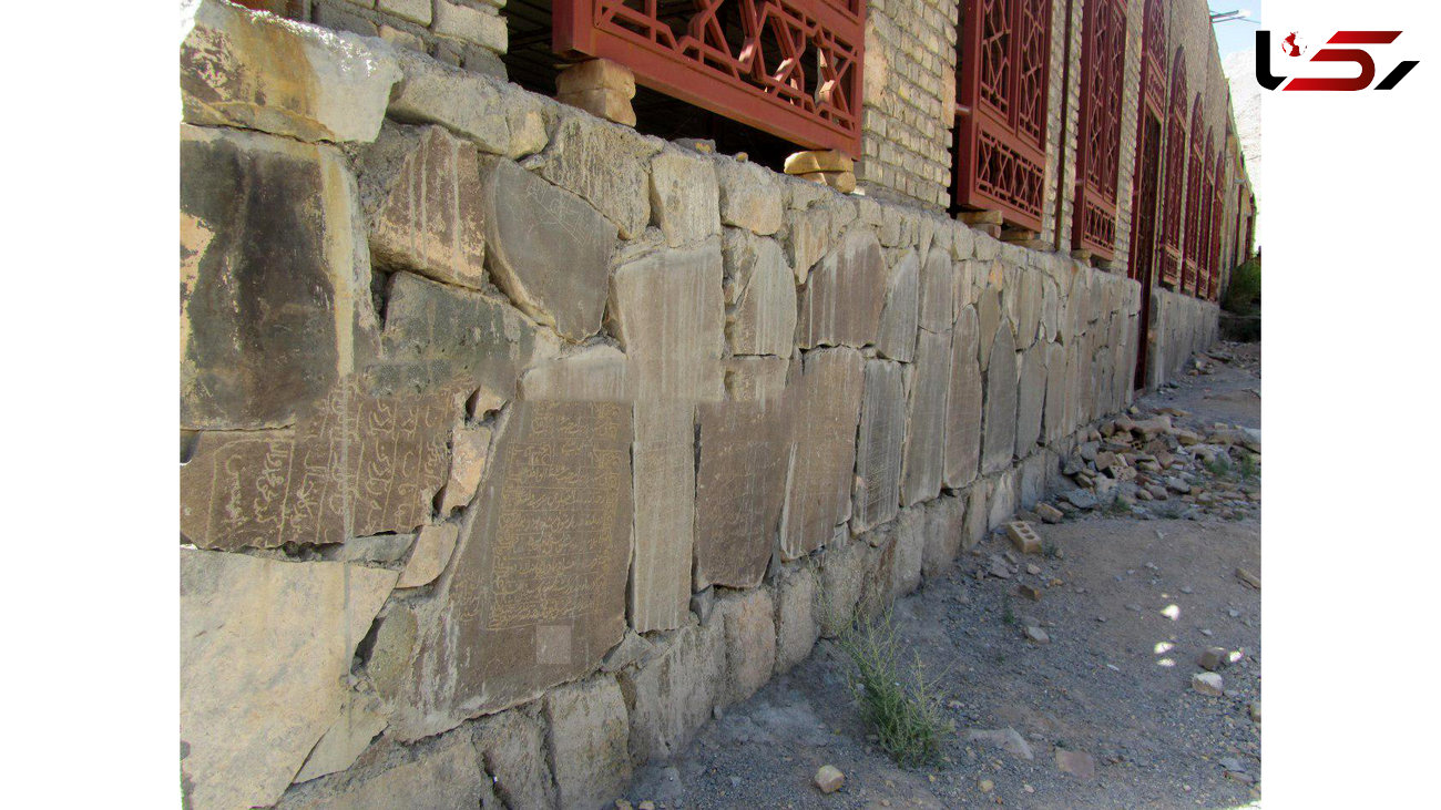ساخت بنا با سنگ قبرهای هفتصد ساله 