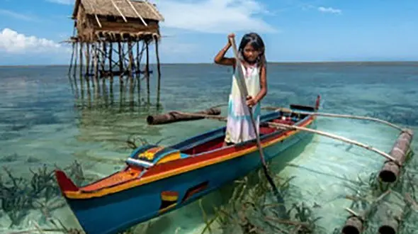 این مردم مثل ماهی ها  آبشش دارند ! / زندگی در زیر دریا ! + عکس های شگفت انگیز