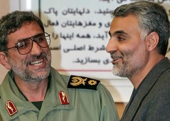 عکس سفر در زمان /  «پسر سردار سلیمانی» در آغوش «سردار قاآنی» بعد از شهادت