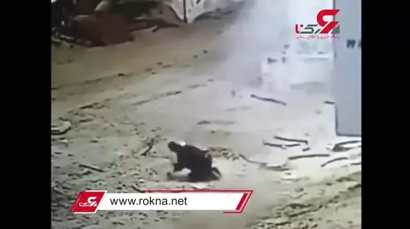 ببینید| فیلم پرواز مرد با انفجار پست برق! 