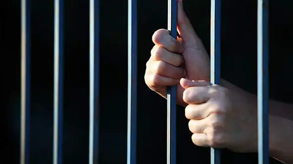 سرنوشت تلخ پسری که از قصاص رها شده بود! / شیرازی ها همه اشک ریختند!