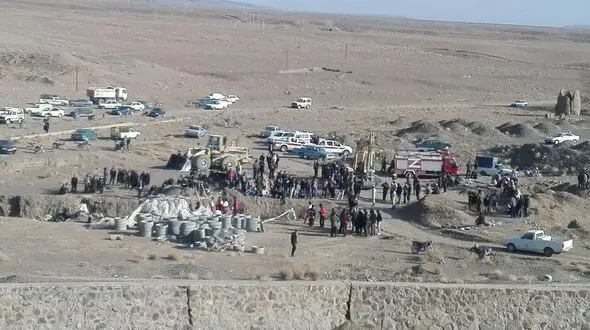 پیکر دو مقنی محبوس در قنات فرومد پیدا شد + عکس 