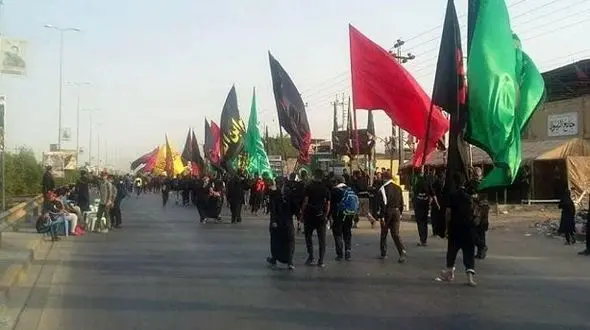 نقالی هنرمند یزدی در پیاده روی اربعین