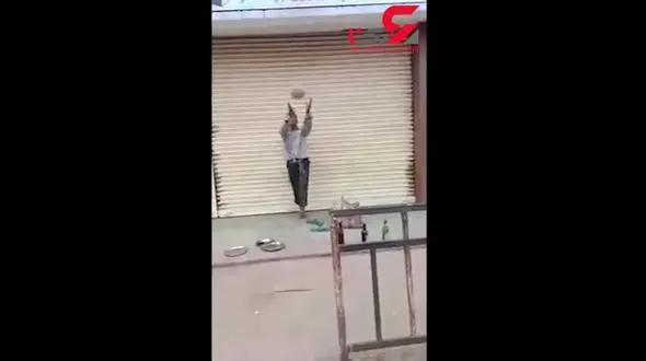 استعداد دیدنی مرد ژنده پوش در اجرای یک نمایش خیابانی+فیلم 