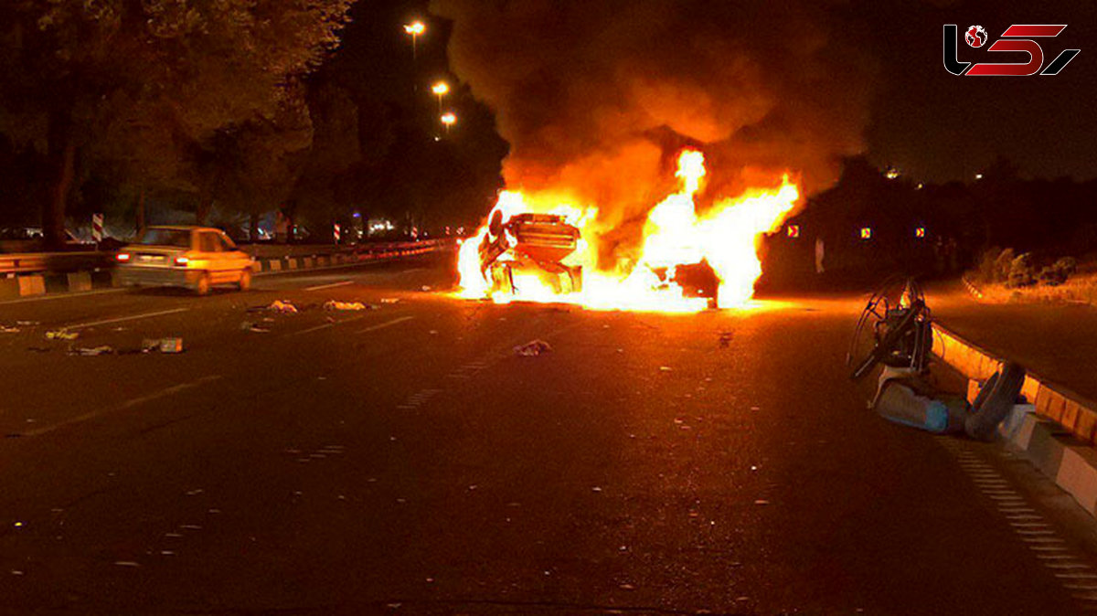 سوختن دو خودرو در تصادف شبانه جاده مخصوص