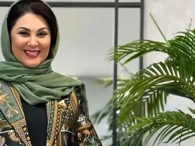 فیلم/ نگاهی به دکوراسیون منزل لاله اسکندری/  سلیقه بی نظیر لاله اسکندری، بازیگر بامداد خمار در چینش منزلش؛ از بوفه ای پر از دکوری های چینی و مبلمان راحتی خوشرنگ