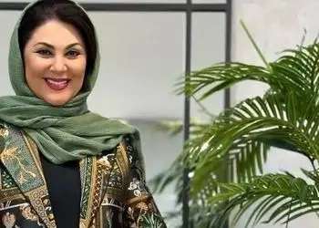 فیلم/ نگاهی به دکوراسیون منزل لاله اسکندری/  سلیقه بی نظیر لاله اسکندری، بازیگر بامداد خمار در چینش منزلش؛ از بوفه ای پر از دکوری های چینی و مبلمان راحتی خوشرنگ