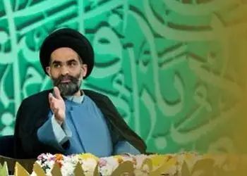 فیلم / خاطره بانمک حاج سیدرضا موسوی واعظ در فرودگاه!/ مگه من محبت نکردم؟ انقد طلا خریدم براش !... 