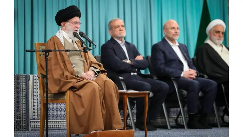 رهبر معظم انقلاب اسلامی در دیدار مسئولان نظام، سفرای کشورهای اسلامی و جمعی از قشرهای مختلف مردم