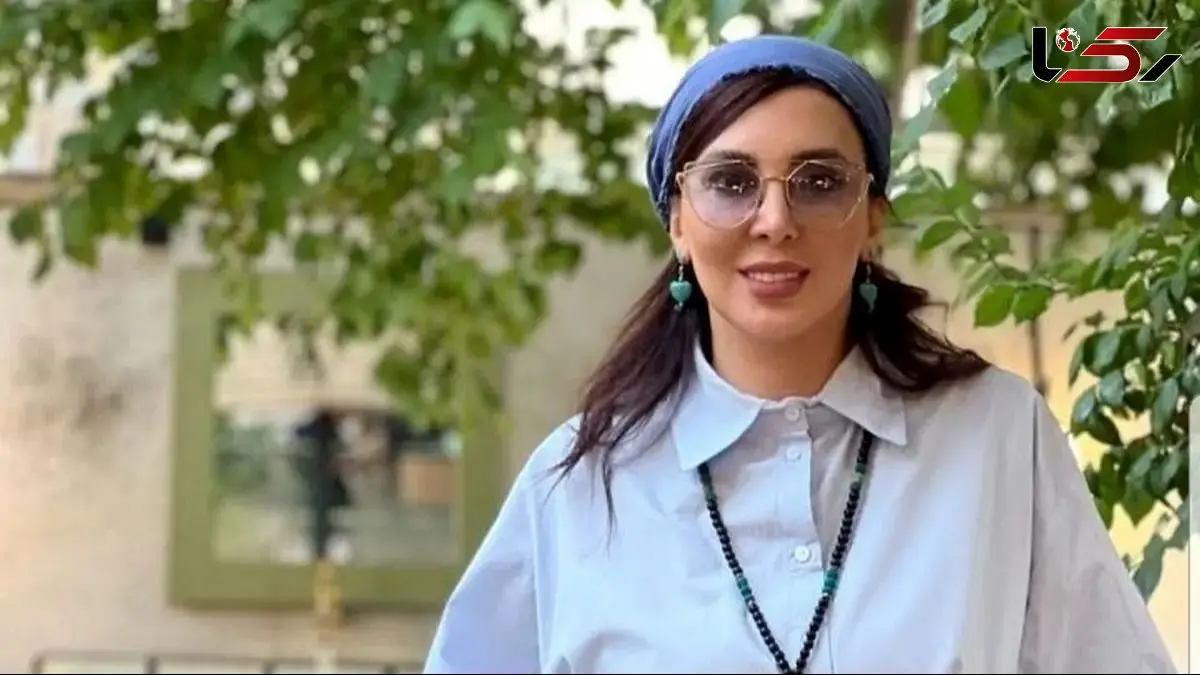 استایل مدلینگ لیلا بلوکات در هوای سرد پاییزی با دورس عجیب و جالبش