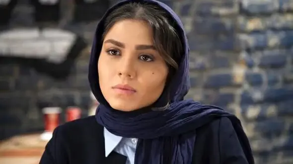 عکس واقعا متفاوت آزاده زارعی بازیگر نقش باران در آوای باران در استادیوم نقش جهان