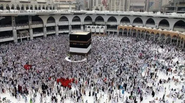 فیلم و عکس خودکشی دیوانه وار در خانه خدا 